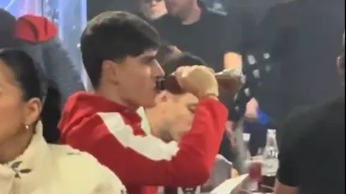 Hormiga González salió a comer tacos tras convertirle al Querétaro.
