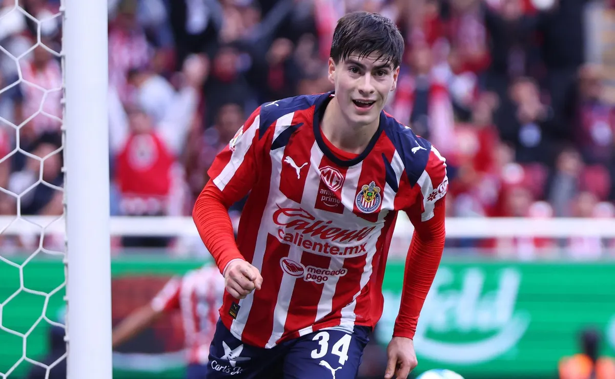 El gol y festejo de Armando González desde otra toma en la victoria de Chivas sobre Querétaro