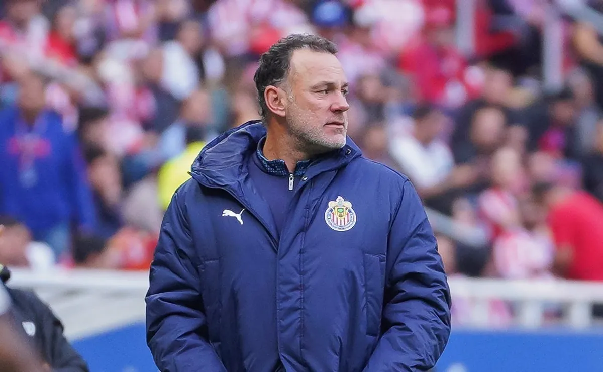 Gabriel Milito recibe premio como el mejor DT por lograr el tercer triunfo de Chivas en el Clausura 2026