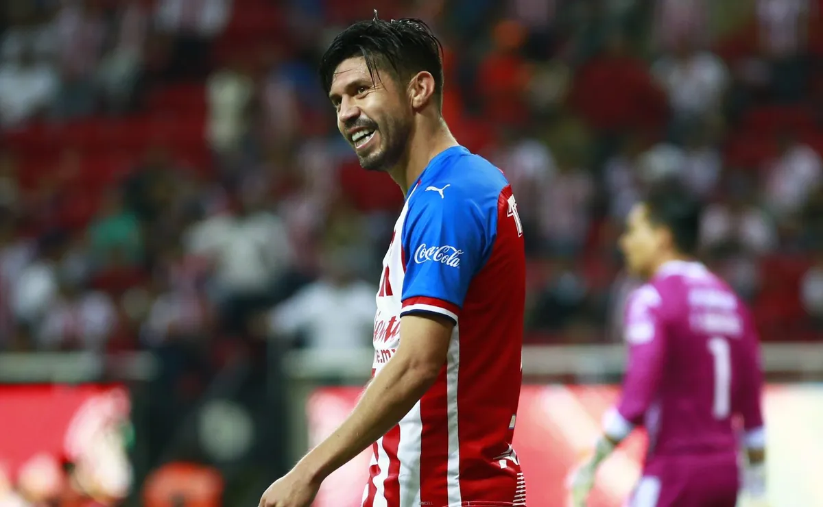 ¿Sale del retiro? Se confirmó que Oribe Peralta jugará con Chivas, pero en la talacha en este 2026