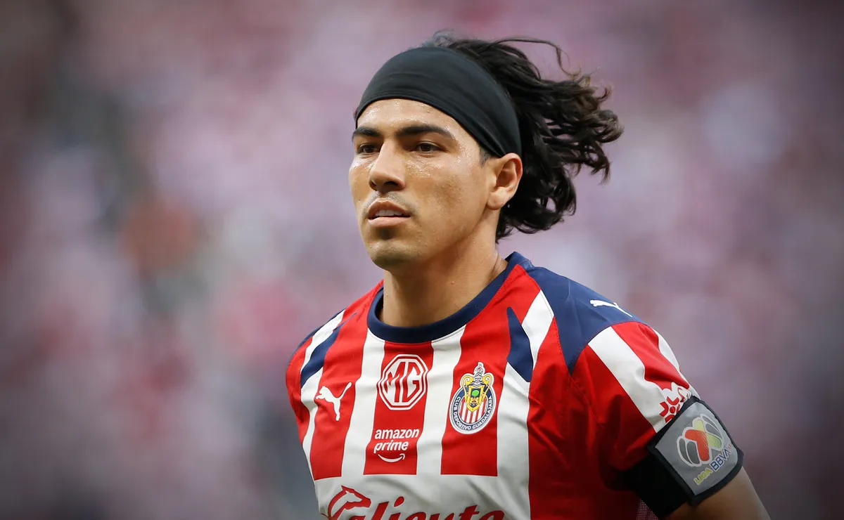“Podría quedarse…”: El drástico cambio de opinión de Chivas sobre el futuro de Érick Gutiérrez