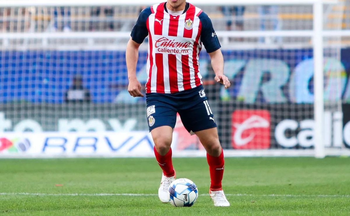 Chivas muy cerca de concretar la salida de otro jugador descartado por Gabriel Milito