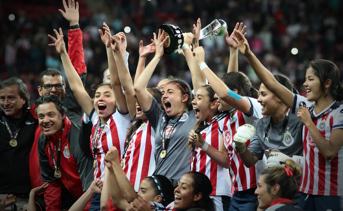 Fue campeona con Chivas Femenil, decidió retirarse y ahora debutará como entrenadora en Estados Unidos