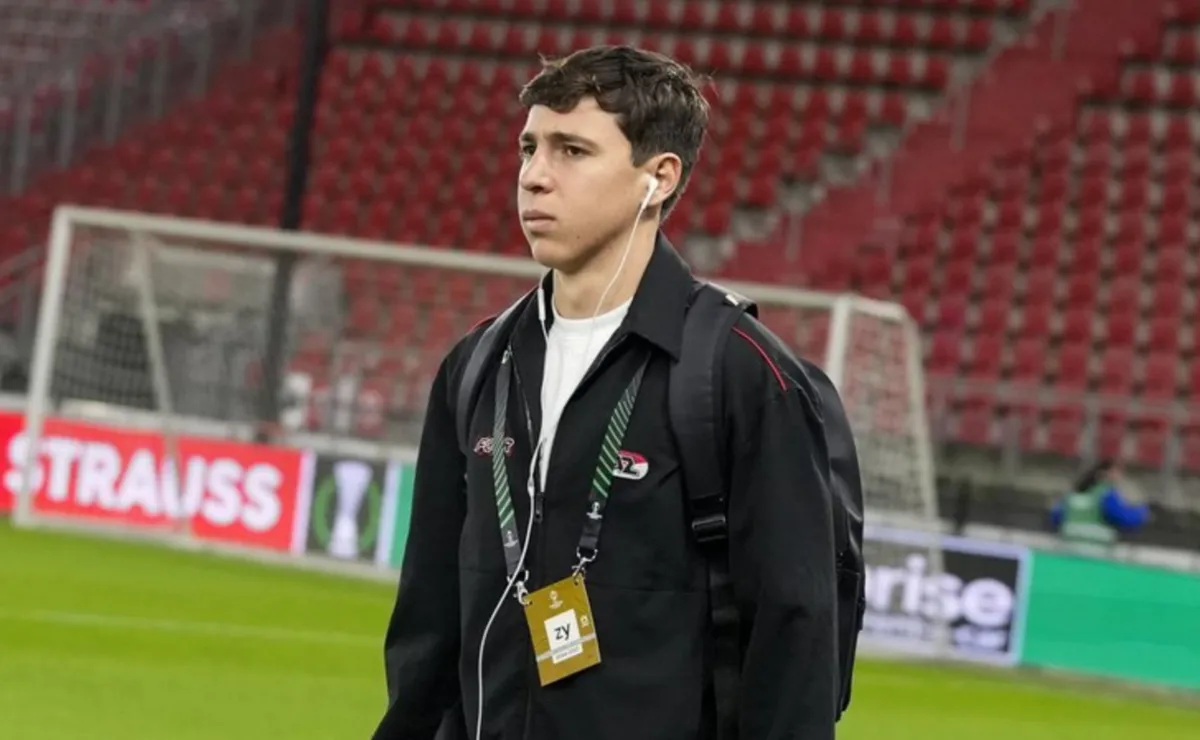 El problema que Mateo Chávez traía desde Chivas y no ha podido solucionar en AZ Alkmaar