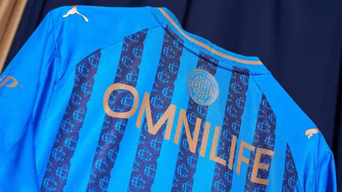 Chivas presentó su tercer uniforme.
