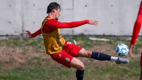 Carlo Soldati ya entrena con el balón.