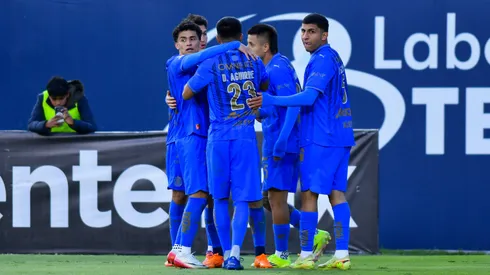 Chivas tendrá que "guardar" el uniforme azul.
