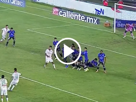El fortuito gol de Efraín Álvarez contra el Mazatlán