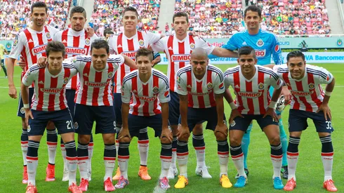 La última vez que Chivas llegó líder al Clásico Nacional.
