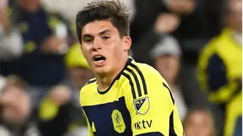 Jonathan Pérez se convierte en el último refuerzo de Chivas
