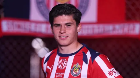 Jonathan Pérez ya es jugador de Chivas.
