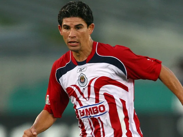 Johnny Magallón defiende el momento de Chivas