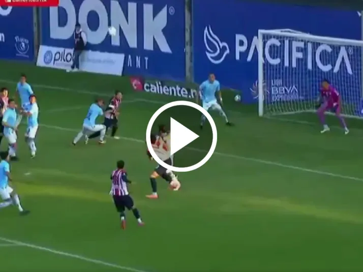 El golazo de Leo Jiménez para la victoria del Tapatío