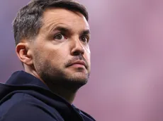 Larcamón no le quita el ojo a Chivas y opina del trabajo de Milito