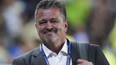 Carlos Hermosillo no ve como favorito a las Chivas de Gabriel Milito. 
