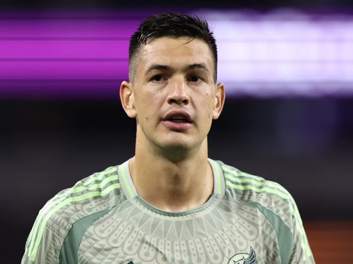 César Montes regresaría a la Liga MX, pero no con Chivas