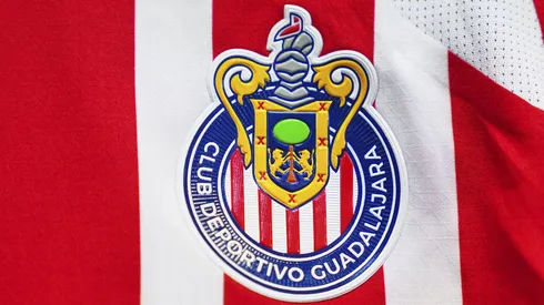Chivas anunció tres renovaciones clave.