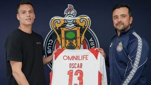 Óscar Whalley renovó por tres años más. 
