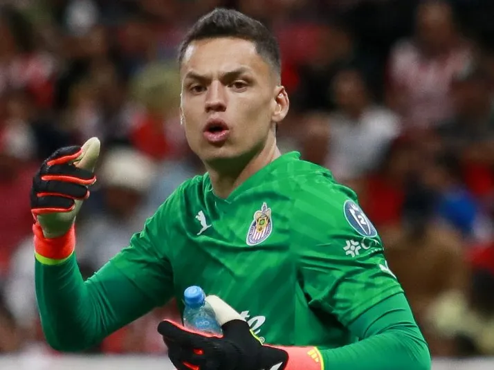 La verdadera razón por la que Chivas decidió renovar a Óscar Whalley