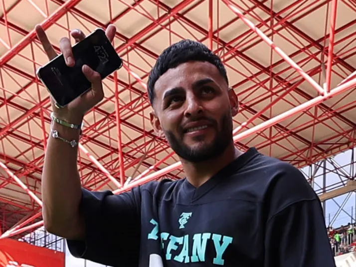 Video: Alexis Vega y el saludo con sus excompañeros de Chivas