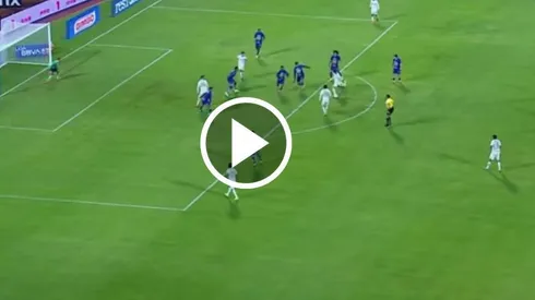 Golazo de Jesús Angulo ante Pumas.
