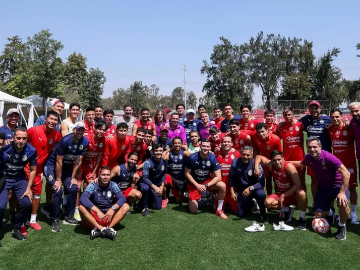 Los tres ausentes en la foto oficial de Chivas