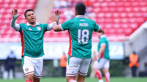 El golazo del Avión Calderón con Leyendas de Chivas.
