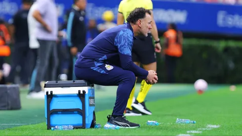 Gabriel Milito podría perder a tres titulares de su línea defensiva.
