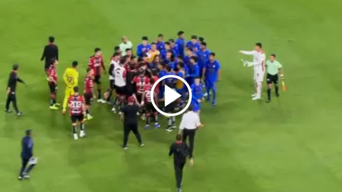 Así fue la bronca al término del Clásico Tapatío.
