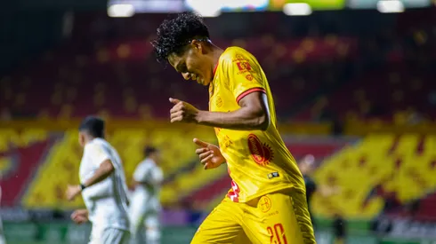 El ex Chivas que sufrió dos amarillas en la misma jugada.
