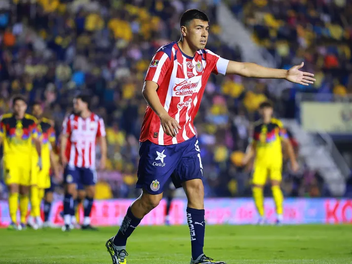 Erick Gutiérrez reafirma su compromiso con Chivas