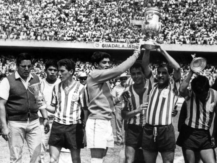 Un día como hoy: Chivas campeón ante América con nueve jugadores
