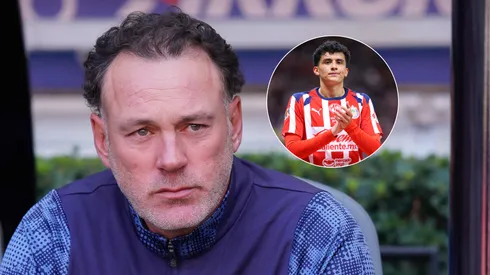 Gabriel Milito molesto con las tarjetas de Richard Ledezma y Daniel Aguirre.