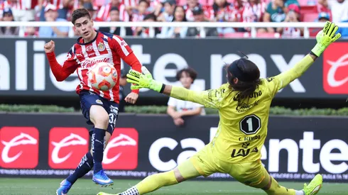 La afición de Chivas cargó contra Carlos Acevedo