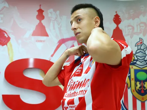 Piojo Alvarado recibió distinción ante Santos Laguna