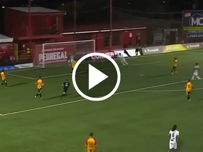 Se formó en Chivas, pero Almeyda no lo quiso: ahora volvió a marcar y pelea por el título de goleo en el extranjero