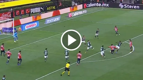 Golazo de Chivas ante León.