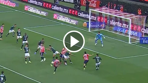 El golazo espectacular de Santi Sandoval contra el Club León