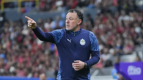 Gabriel Milito debe decidir entre jugadores en gran nivel.