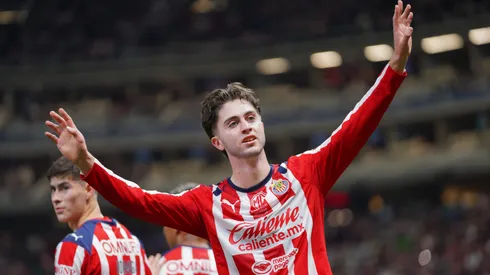 La broma de Brian Gutiérrez tras su primer gol en Chivas.