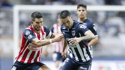 Chivas visita a Rayados con su uniforme de local.