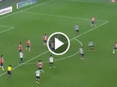 El golazo al ángulo del Cotorro contra Monterrey