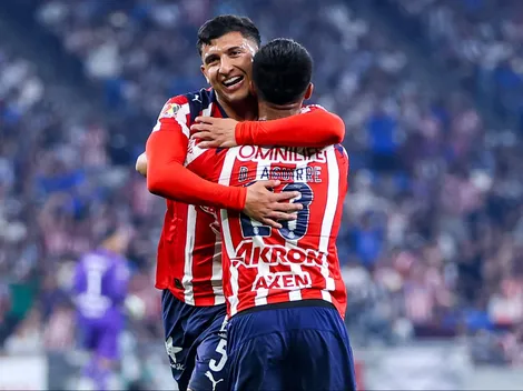 Aficionados de Chivas consuelan a Bryan González con emotivo regalo