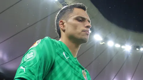 Milito tomó decisión con Whalley.