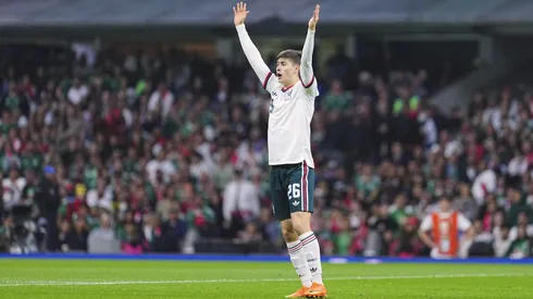 Armando González alza la mano en Selección.