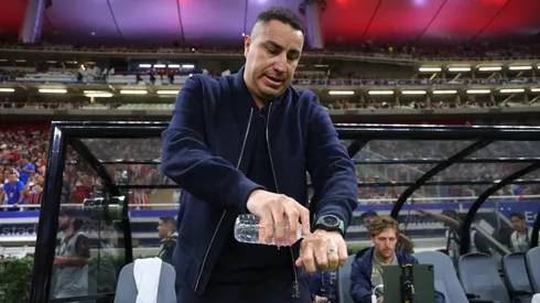 Zapopan, Jalisco, 5 de abril de 2026. Efraín Juárez, director técnico, durante el partido correspondiente a la jornada 13 del torneo Clausura 2026 de la Liga BBVA MX, entre las Chivas Rayadas del Guadalajara y los Pumas de la UNAM, realizado en el estadio Akron. Foto: Imago7/ Juan Carlos Cubeyro.