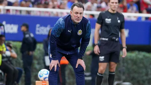 Gabriel Milito lo dejó fuera de la banca para Chivas vs. Pumas.