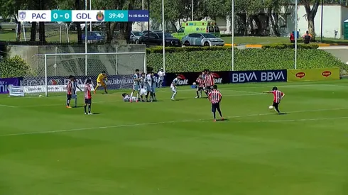 El golazo de Carlos Castañeda para Chivas Sub-14.