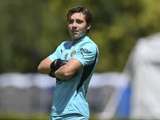 Es hijo de un americanista, pero ya firma autógrafos como ídolo en Chivas