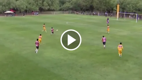 Raúl Martínez y un golazo para Chivas Sub-21.